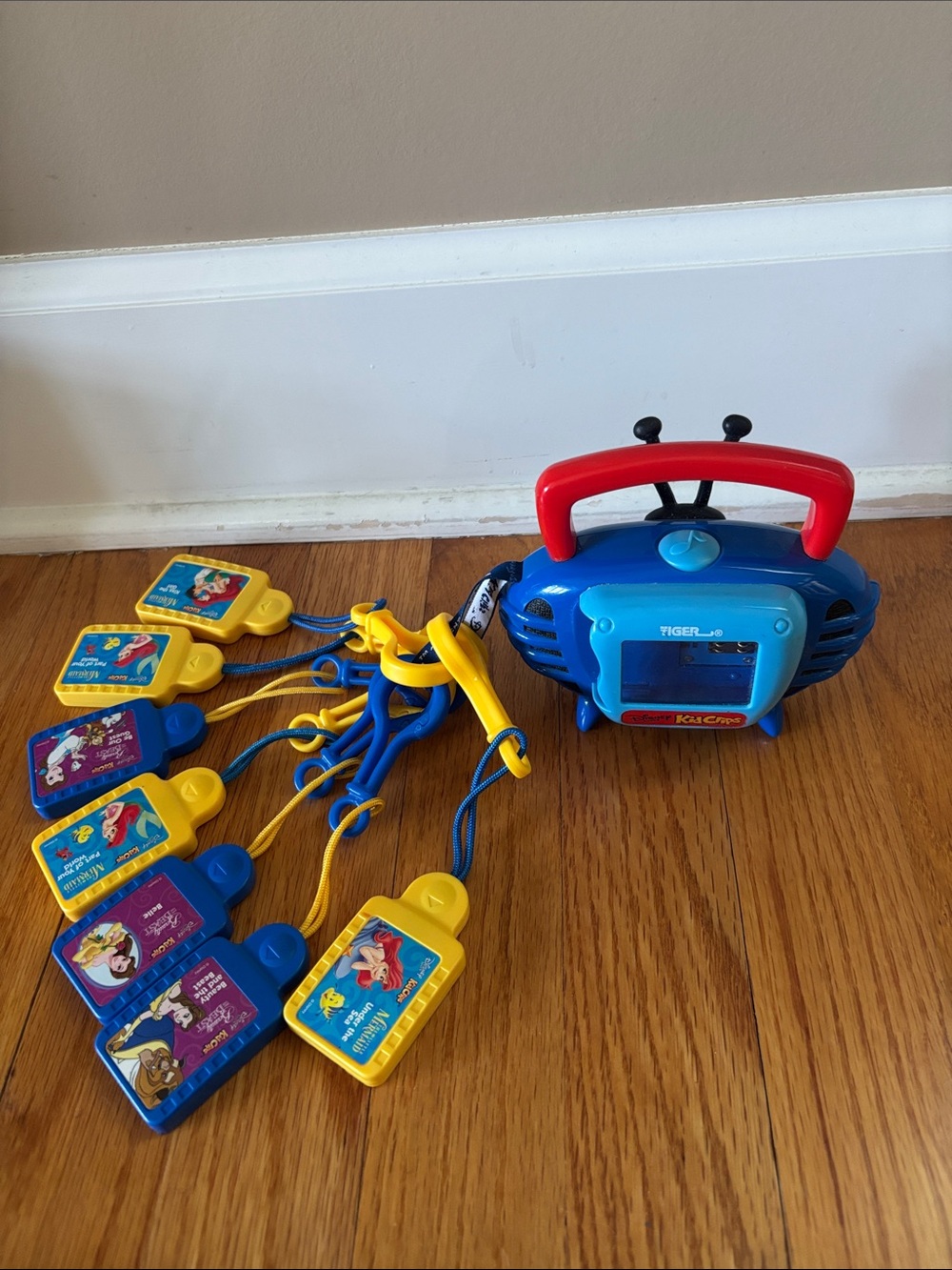 Kid Clips Vintage Disney Music Toy